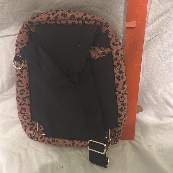🌻🌻Petunia Pickle Bottom Black Leopard Print crossbody - Picture 3 of 4